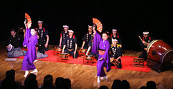 日本民族舞踊団の演舞「飾山囃子（おやまばやし）」