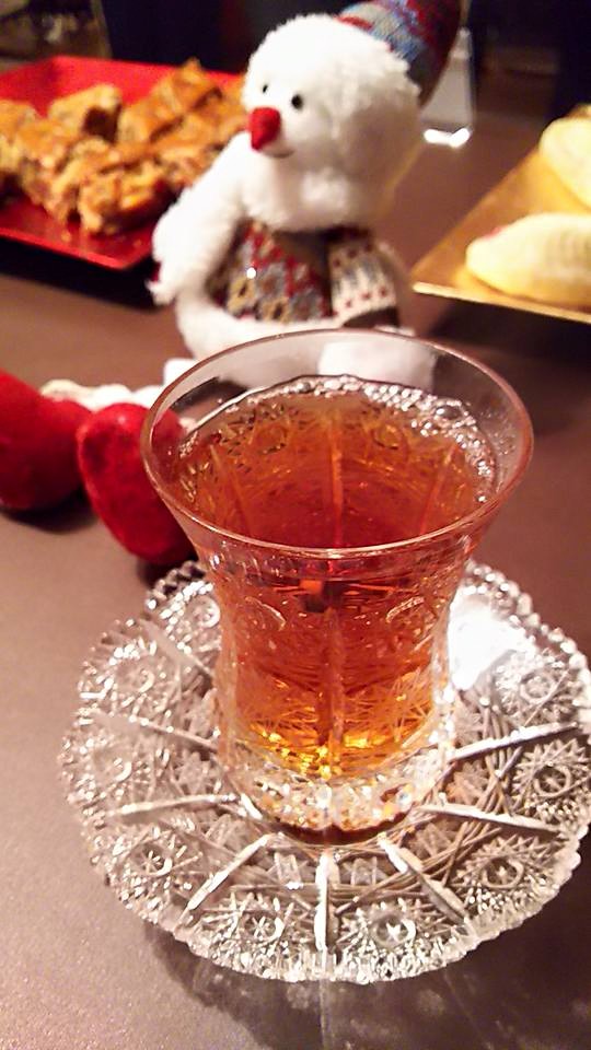国際芸術家センター「大使館でお茶を第4回アゼルバイジャン」サモワールで淹れたアゼルバイジャンの紅茶