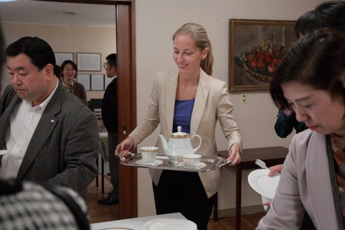 国際芸術家センター「大使館でお茶を第3回セルビア大使館」